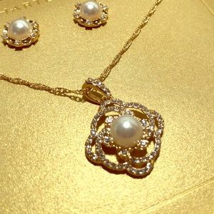 NWT Gold pltd Pearl Rhinstone necklace earring set